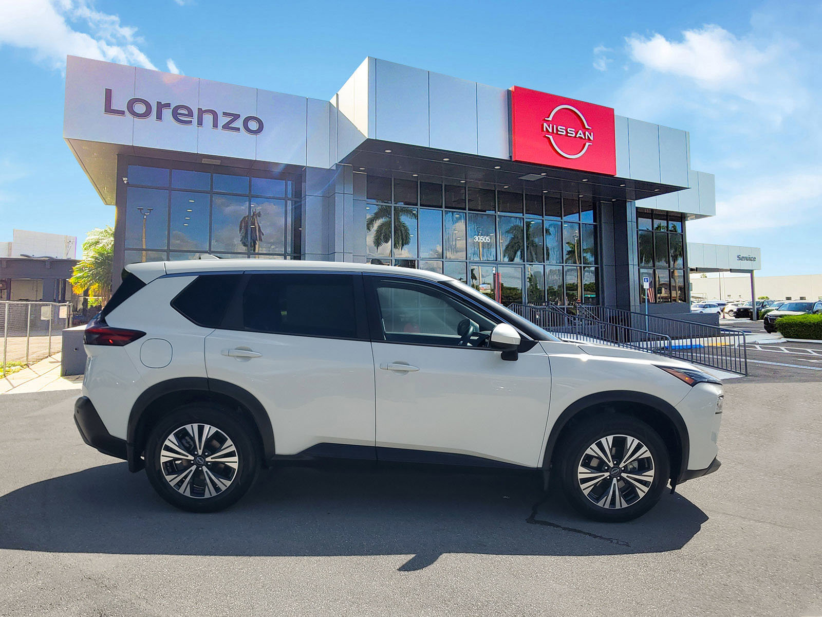 Used 2023 Nissan Rogue SV image 4