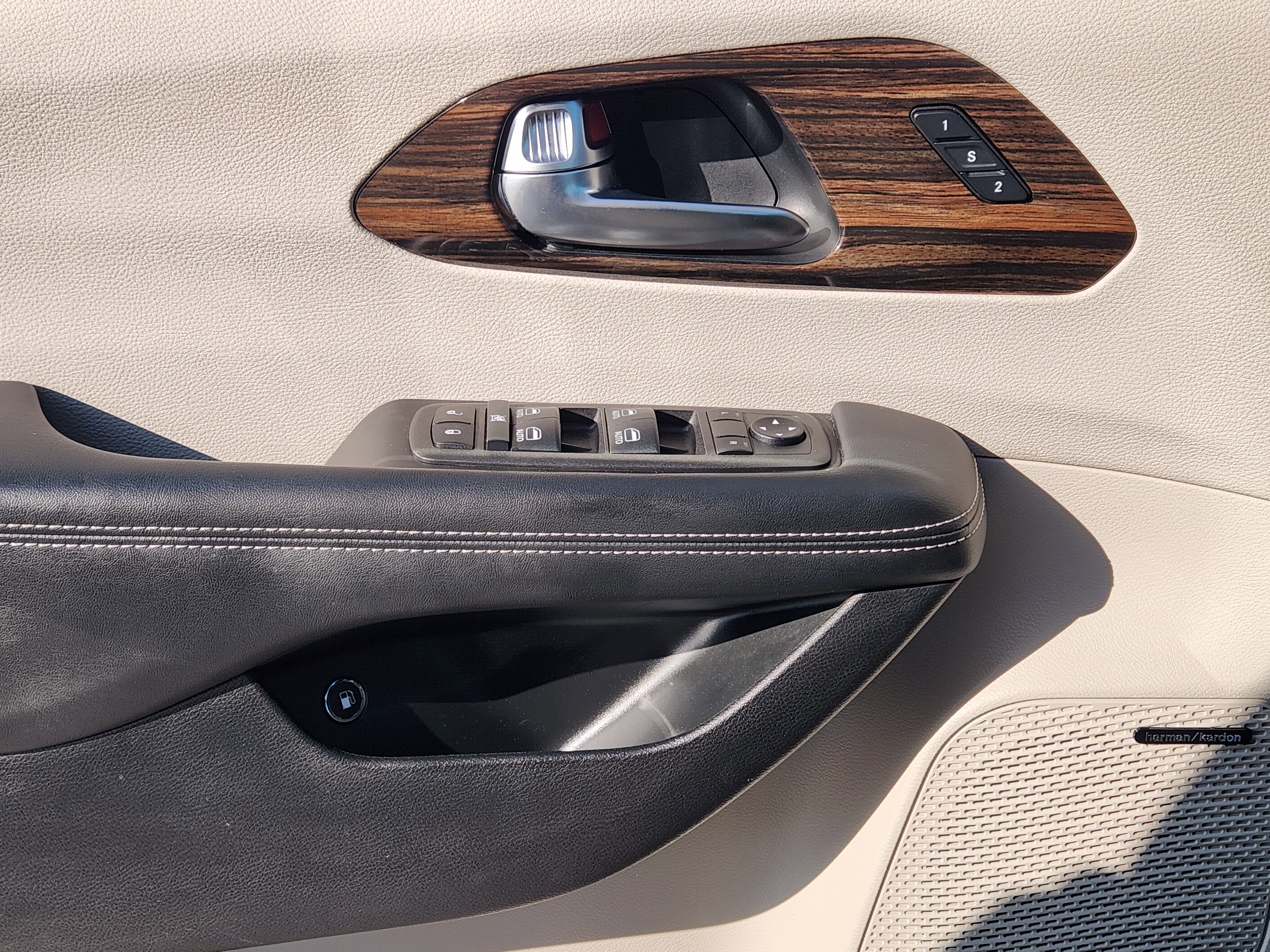 Used 2022 Chrysler Pacifica Limited image 22