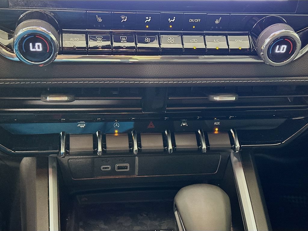 Used 2025 Chevrolet Colorado LT w/ LT Convenience Package RWD image 16