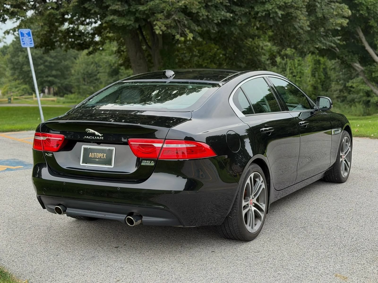 Used 2017 Jaguar XE Premium AWD/4WD image 14