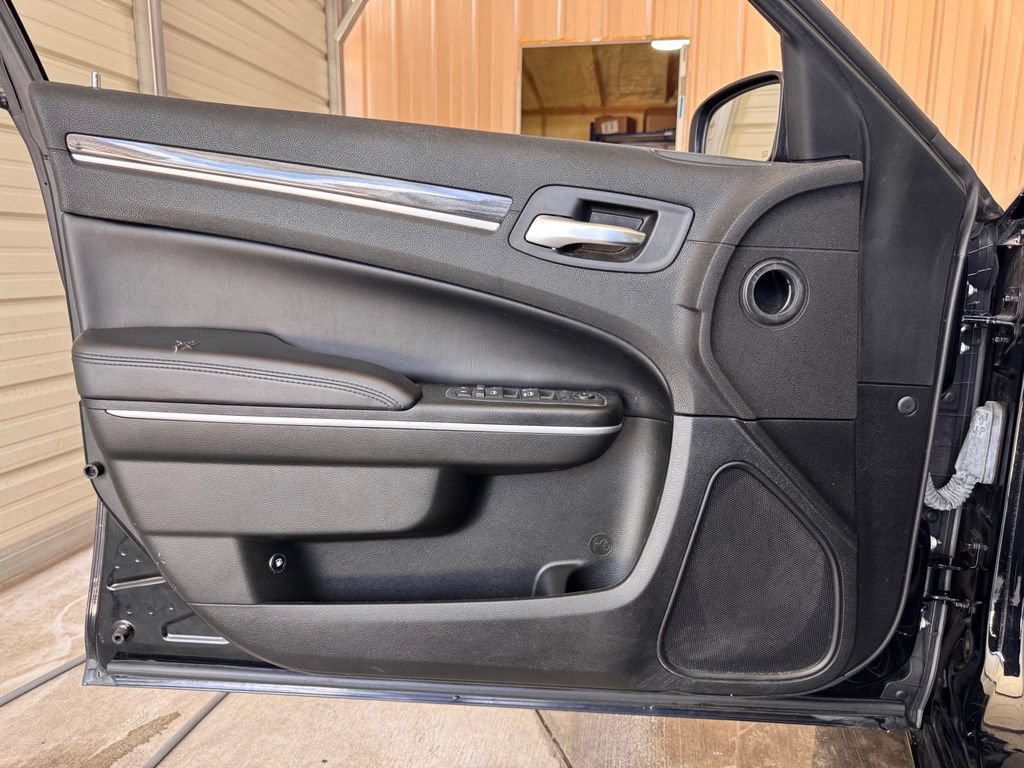 Used 2022 Chrysler 300 Touring L RWD image 21