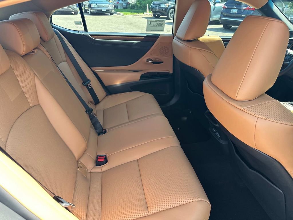 New 2025 Lexus ES 300h F Sport image 11