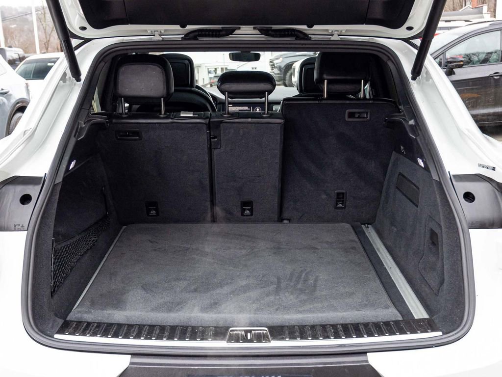 Used 2023 Porsche Cayenne Platinum Edition image 42