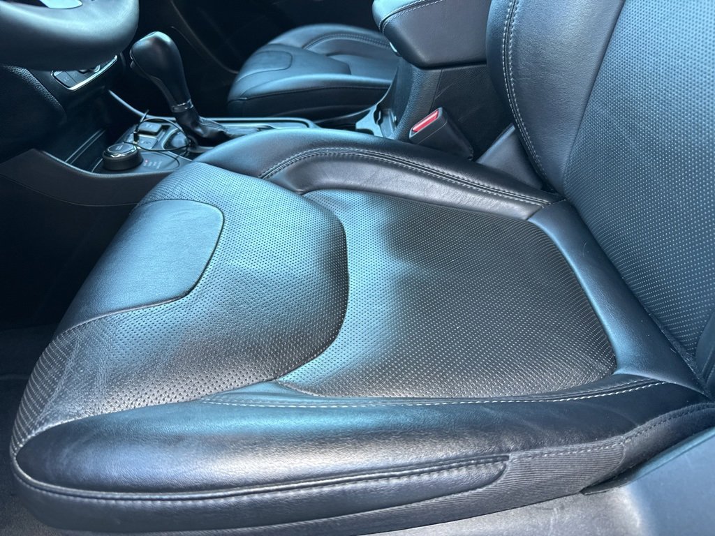 Used 2023 Jeep Cherokee Altitude Lux image 25