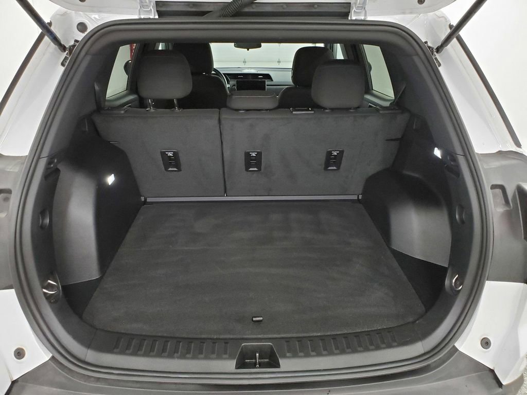 Used 2025 GMC Terrain Elevation image 23