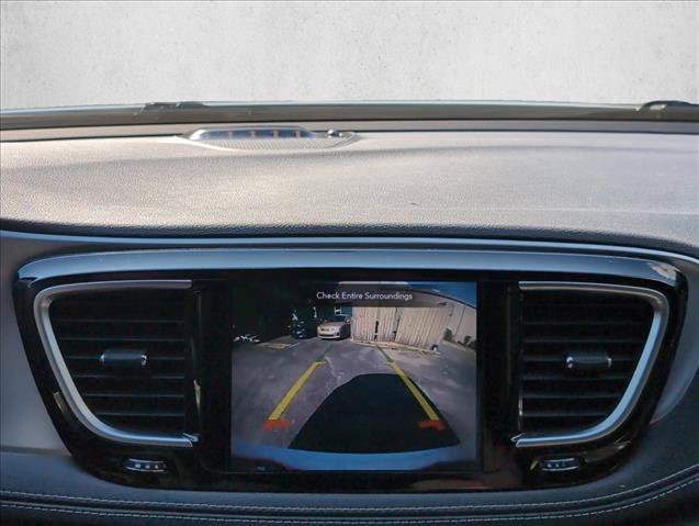 Used 2020 Chrysler Pacifica Limited w/ S Appearance Package FWD image 13