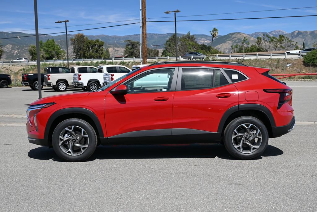 New 2026 Chevrolet Trax LT w/ LPO, Blackout Package FWD image 7