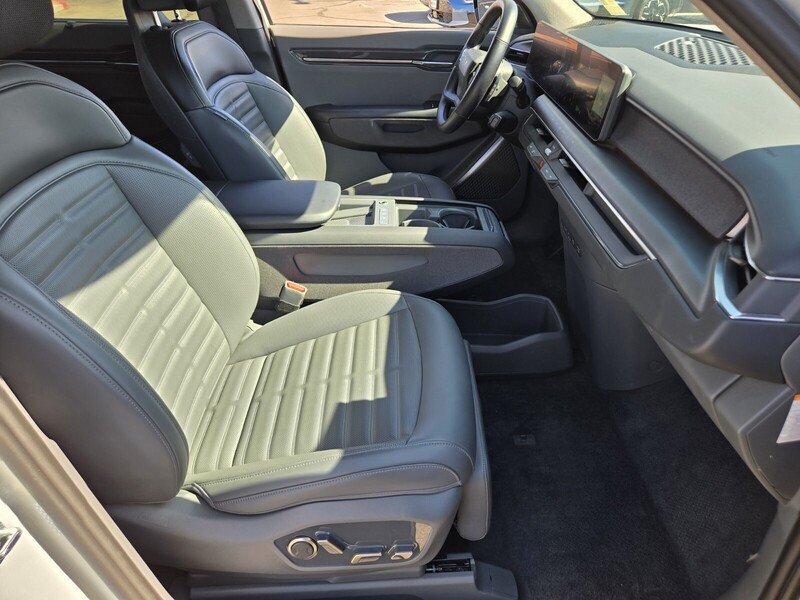 Certified 2024 Kia EV9 Land AWD/4WD image 17