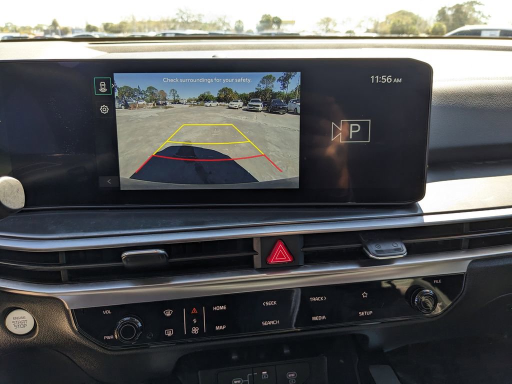 Certified 2025 Kia Sorento LX image 24