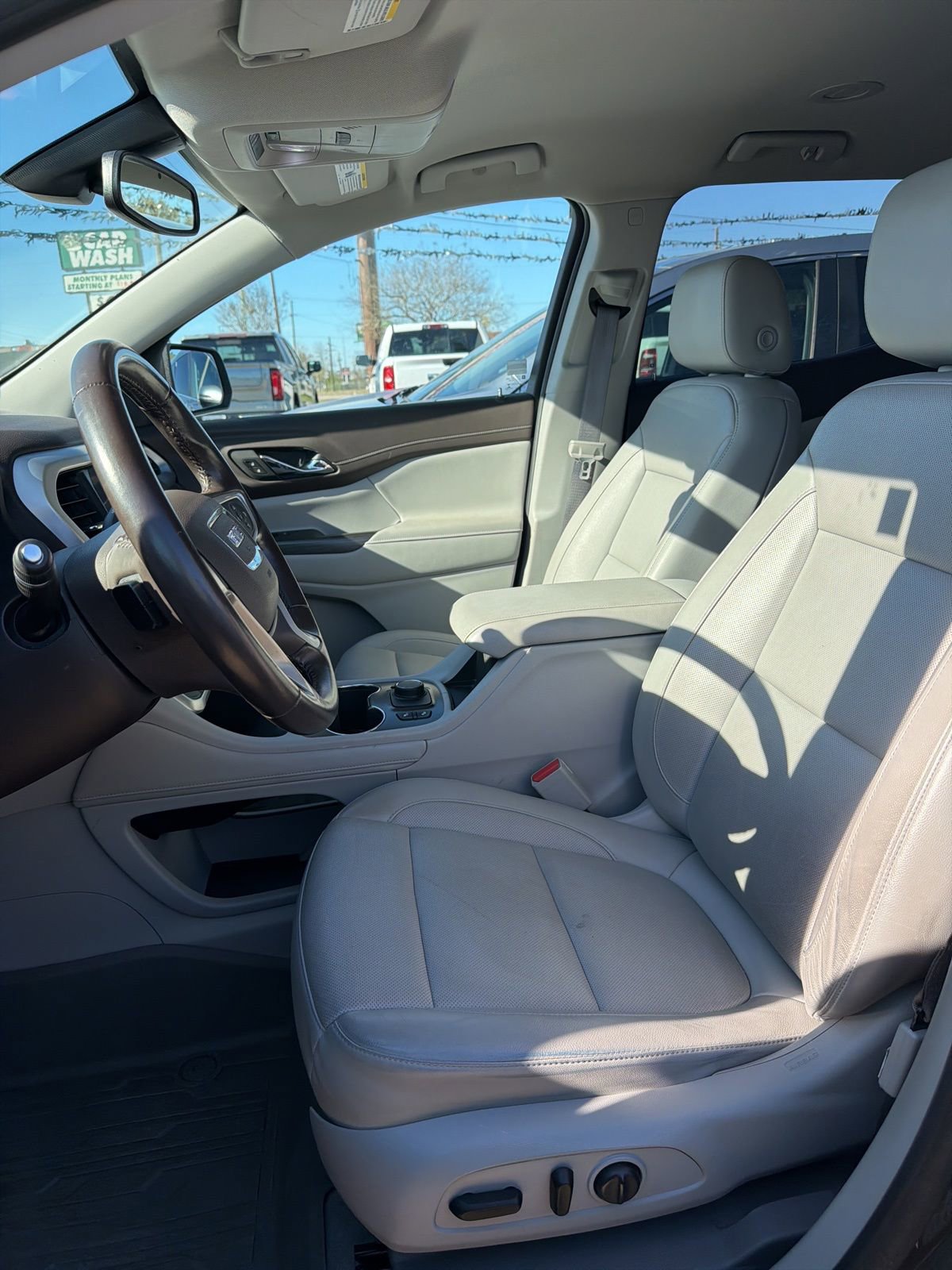 Used 2020 GMC Acadia SLT w/ LPO, Floor Liner Package image 8