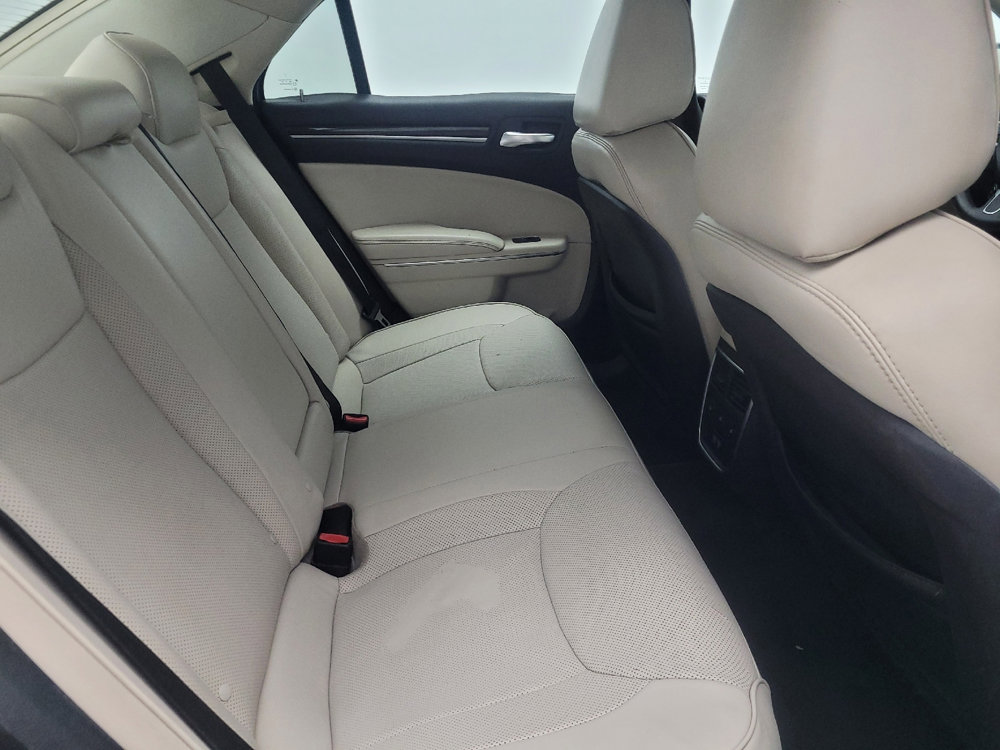 Used 2016 Chrysler 300 C image 19