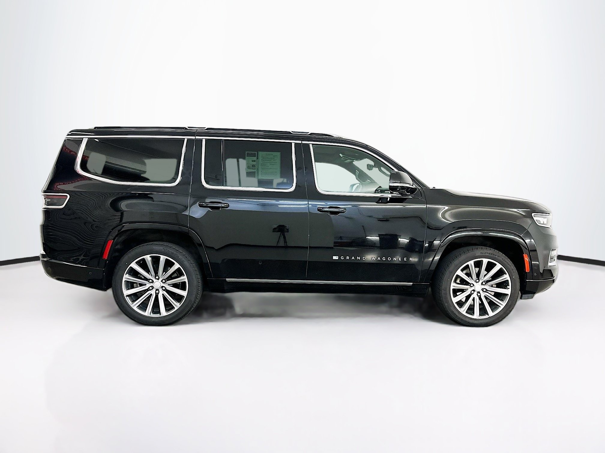 Used 2023 Jeep Grand Wagoneer Series II AWD/4WD image 10