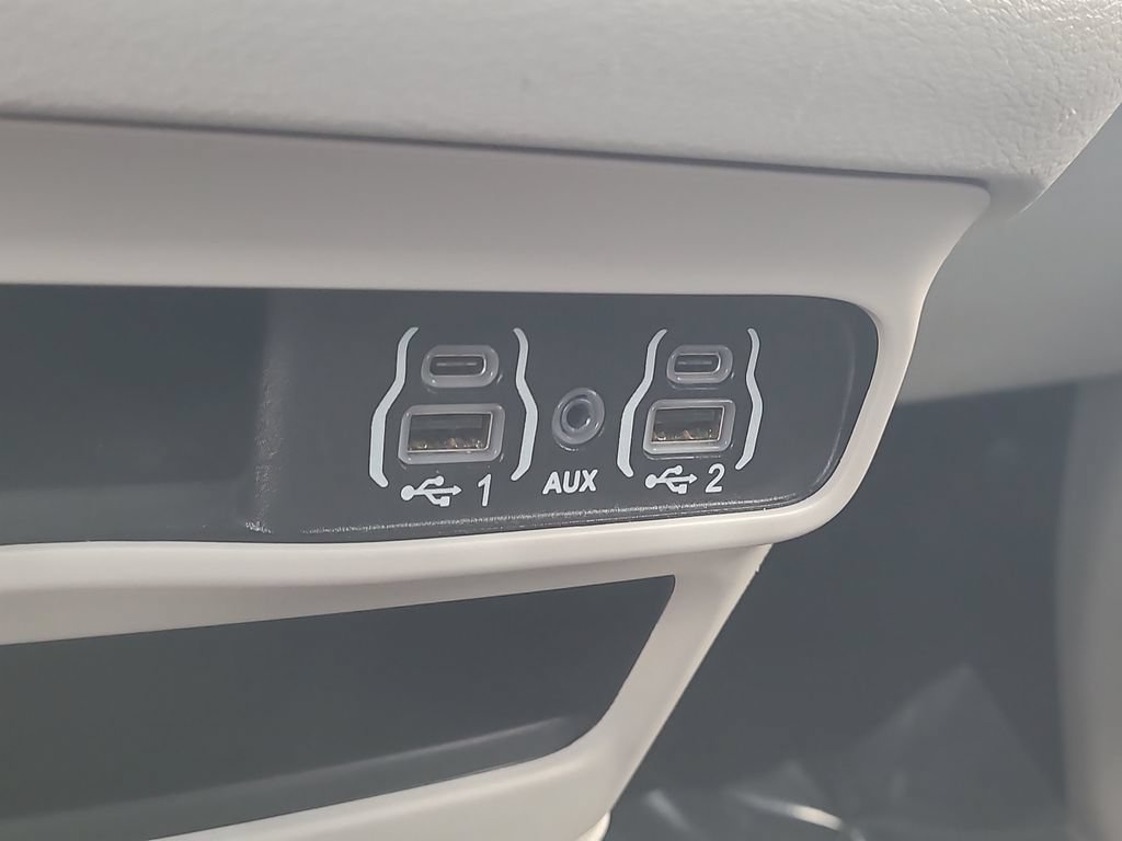 Used 2024 Chrysler Pacifica Touring-L FWD image 30