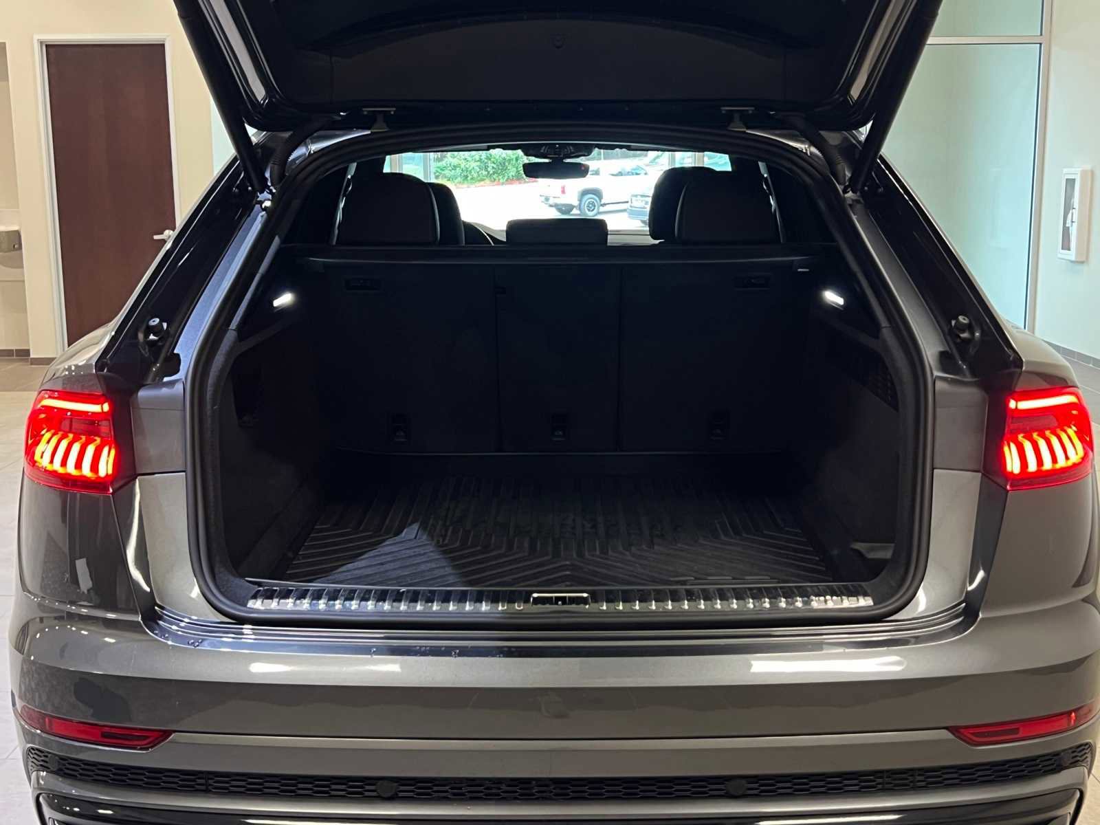 Used 2020 Audi Q8 Prestige image 29