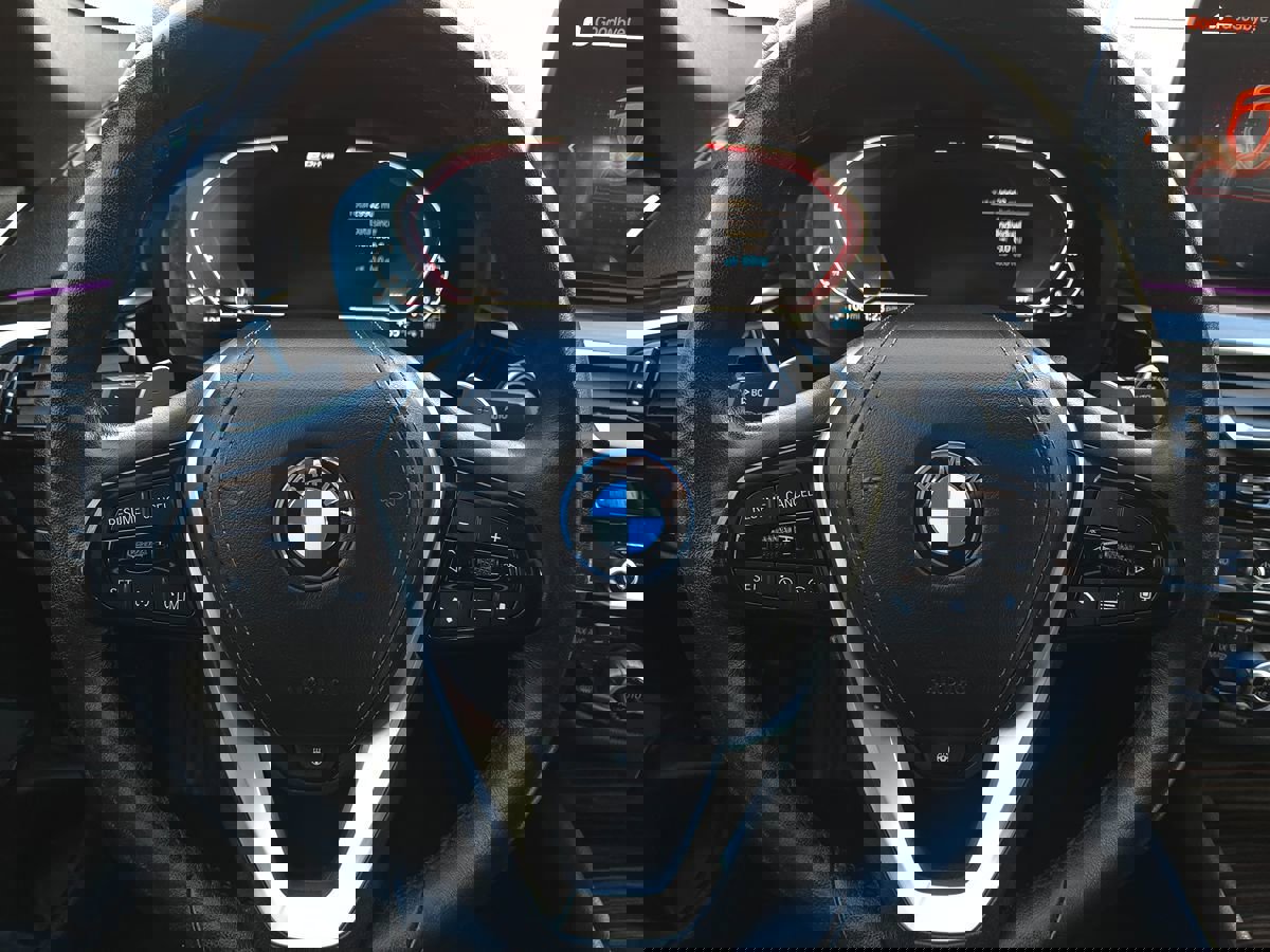 Used 2023 BMW 530e xDrive w/ Premium Package image 29