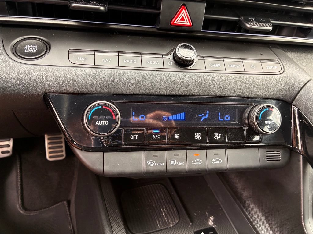 Used 2025 Hyundai Elantra SEL FWD image 33