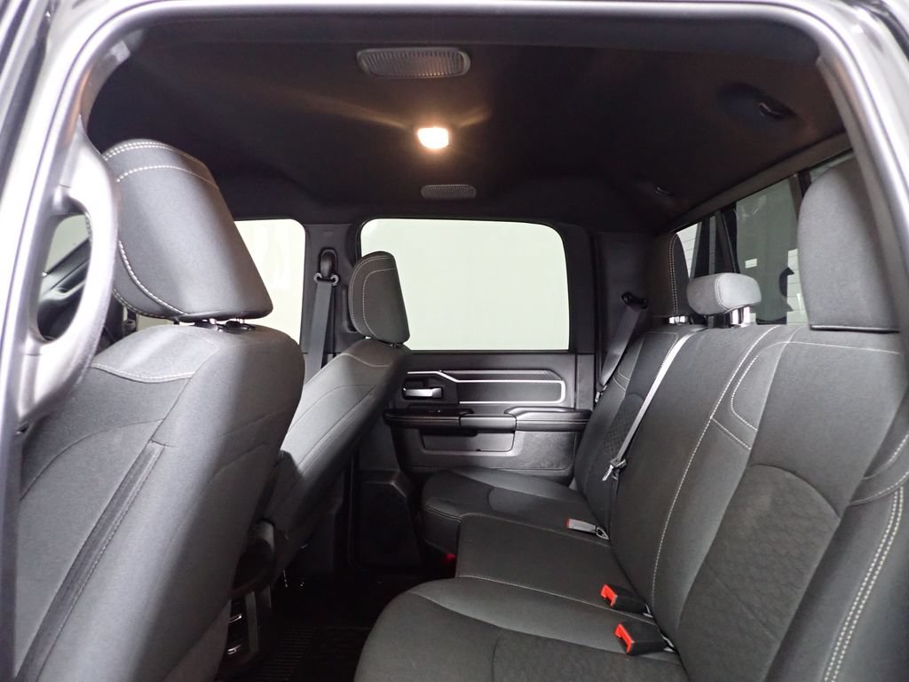 Used 2025 RAM 5500 4x4 Crew Cab image 33
