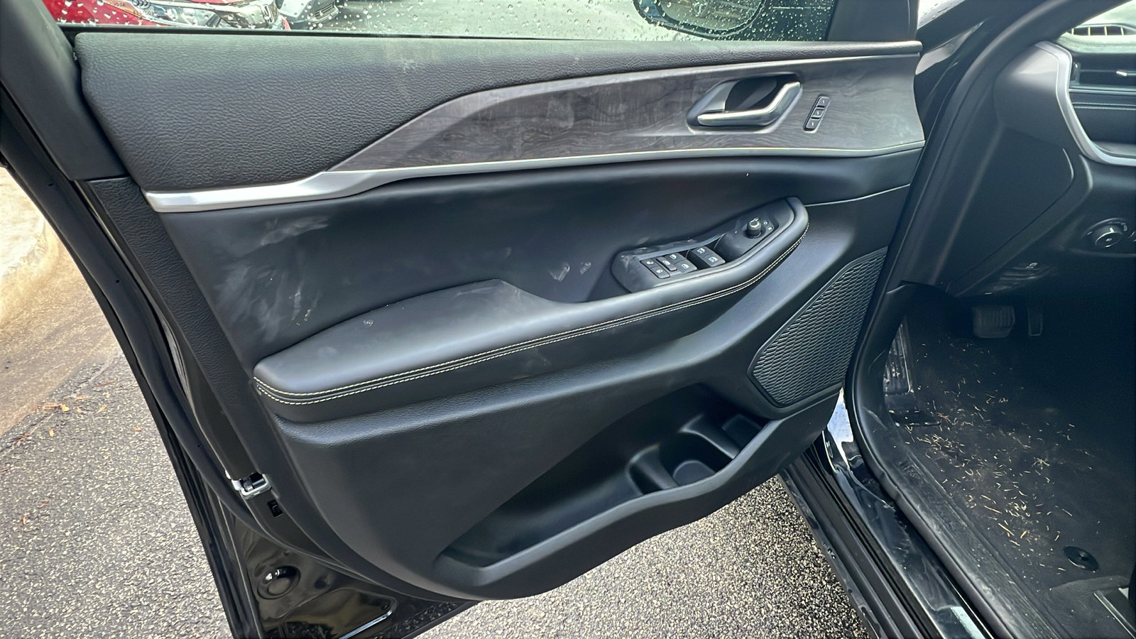 Used 2024 Jeep Grand Cherokee L Limited w/ Luxury Tech Group II image 14