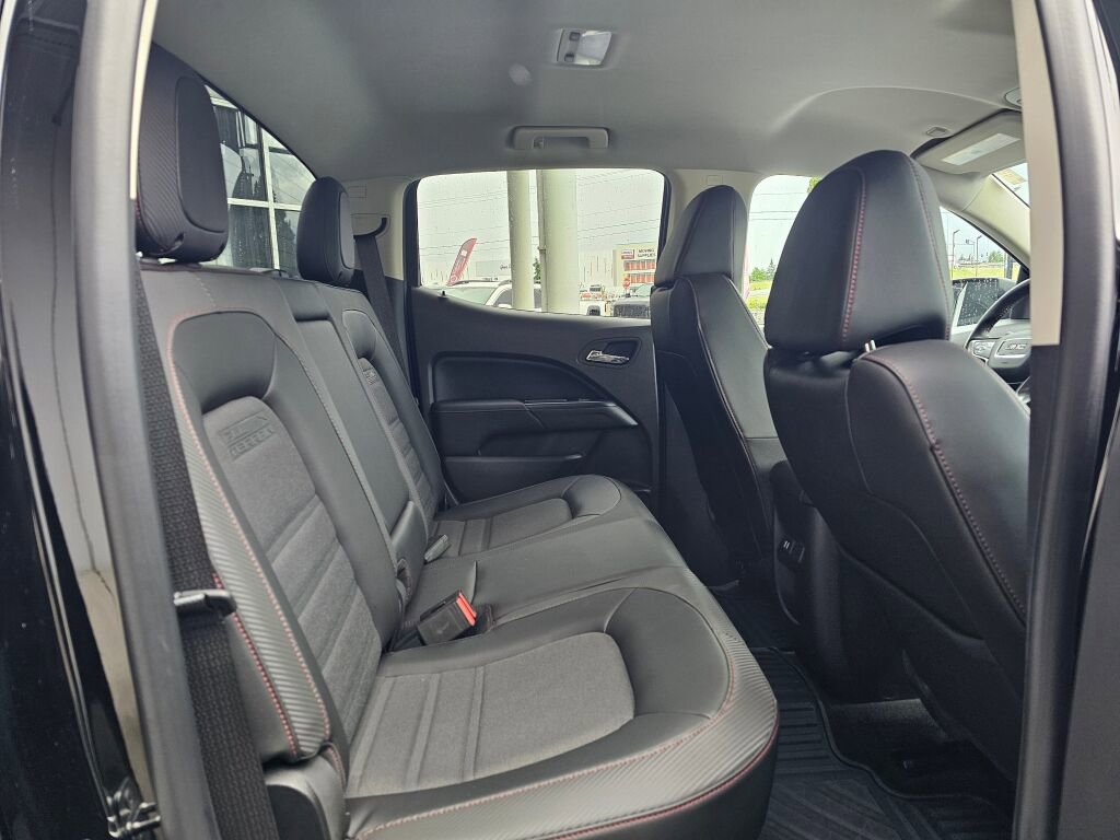 Used 2015 GMC Canyon SLE w/ All-Terrain Package AWD/4WD image 13