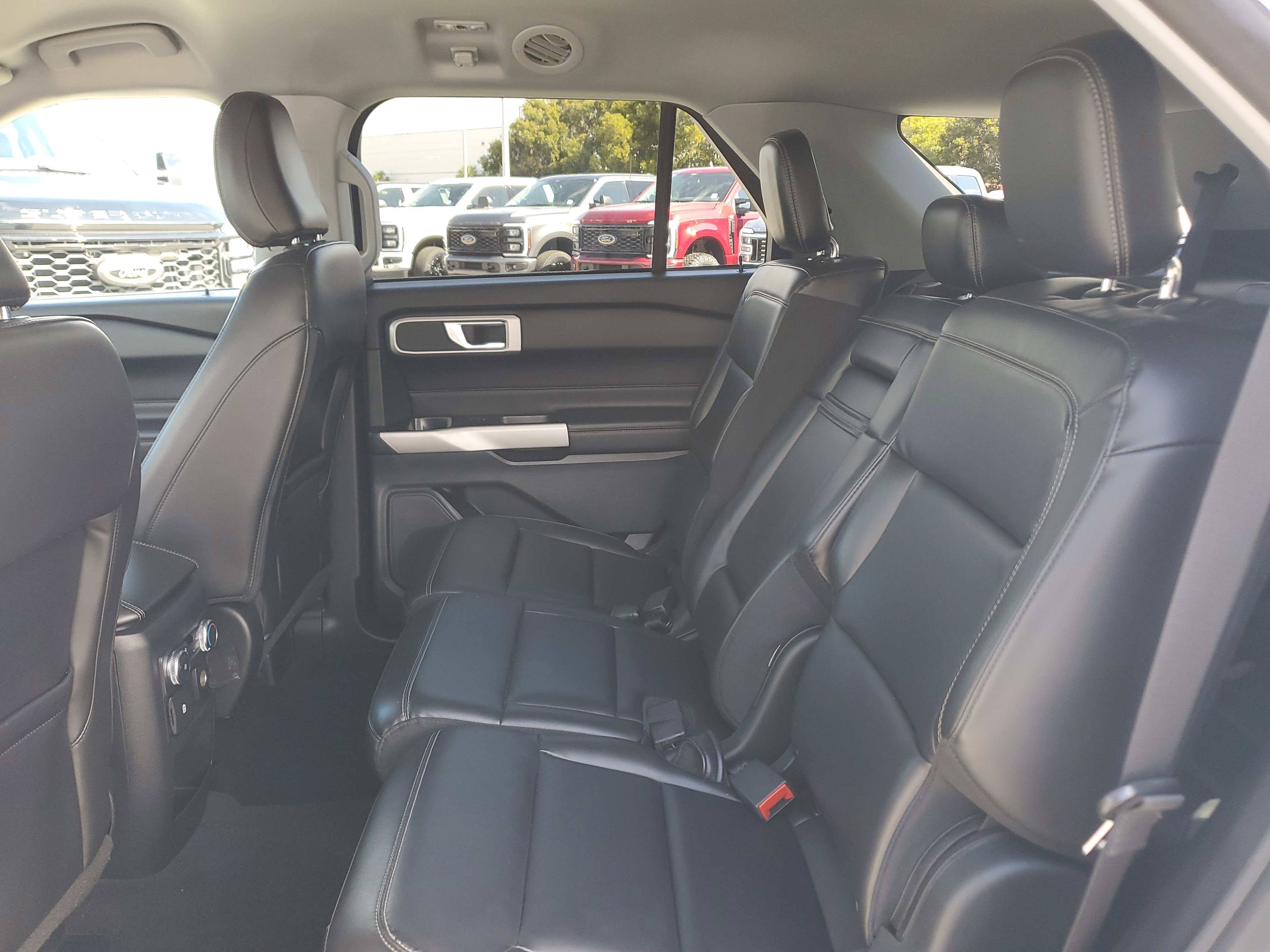 Used 2021 Ford Explorer XLT w/ Equipment Group 202A image 13