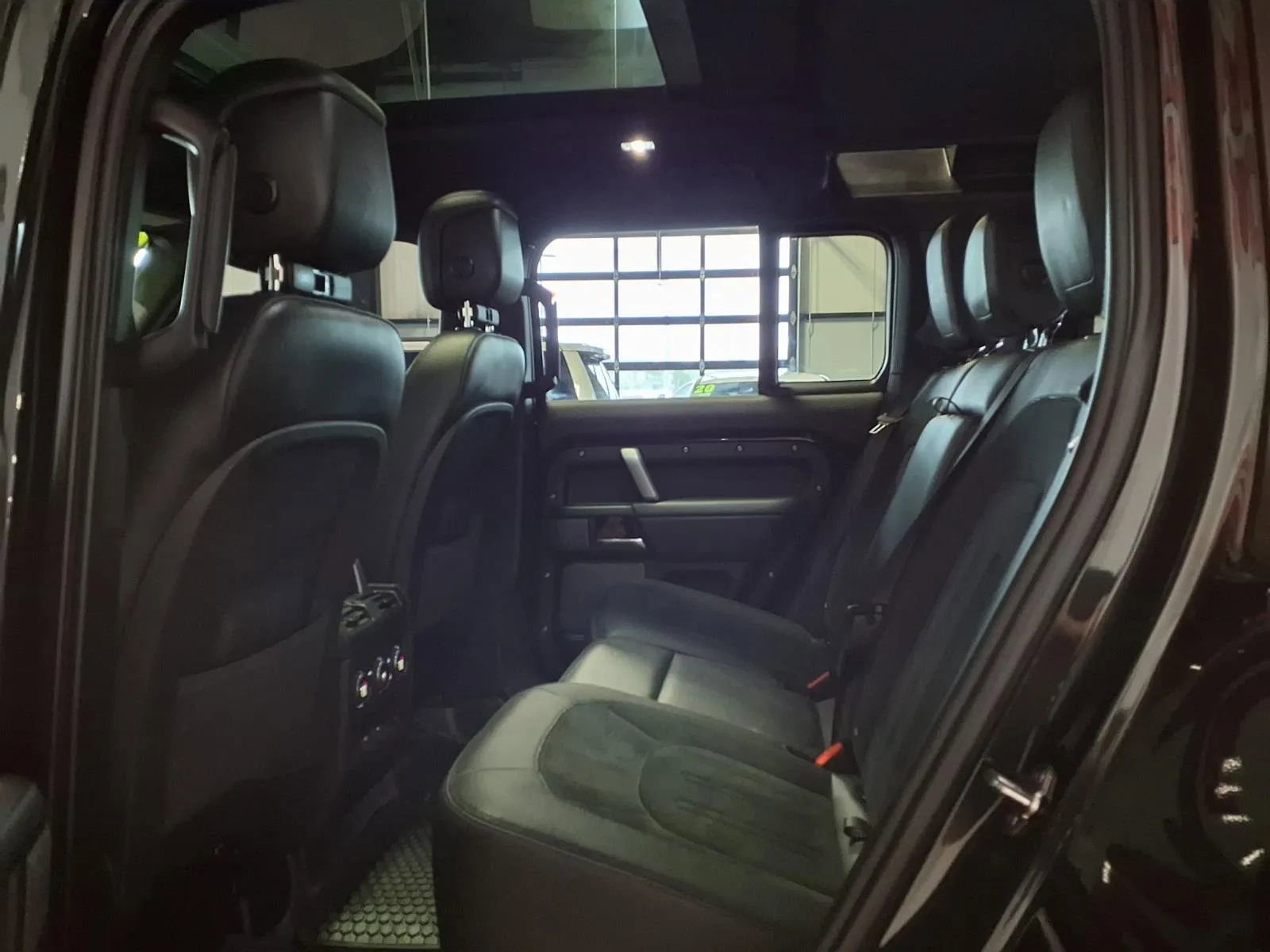 Used 2023 Land Rover Defender 110 V8 image 13
