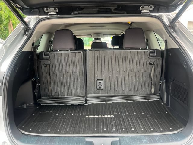 Used 2023 Toyota Highlander LE FWD image 22