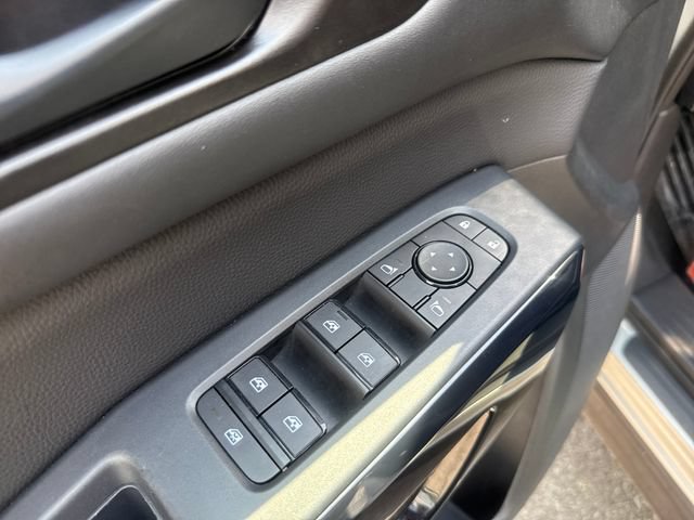 Used 2025 Nissan Pathfinder SV AWD/4WD image 10