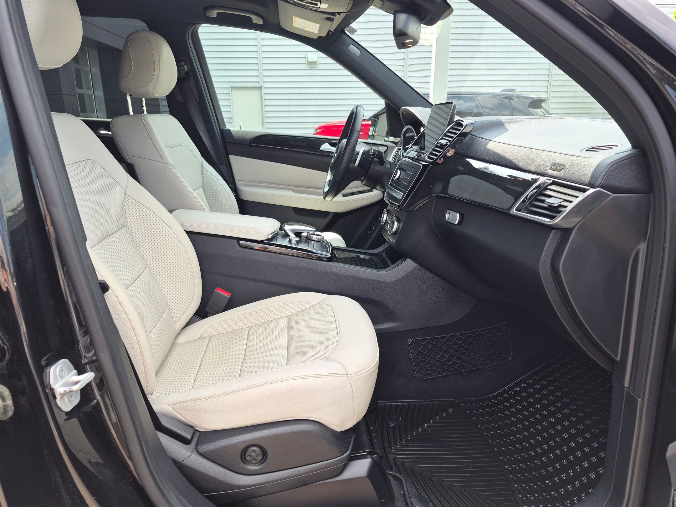 Used 2017 Mercedes-Benz GLS 450 4MATIC image 30