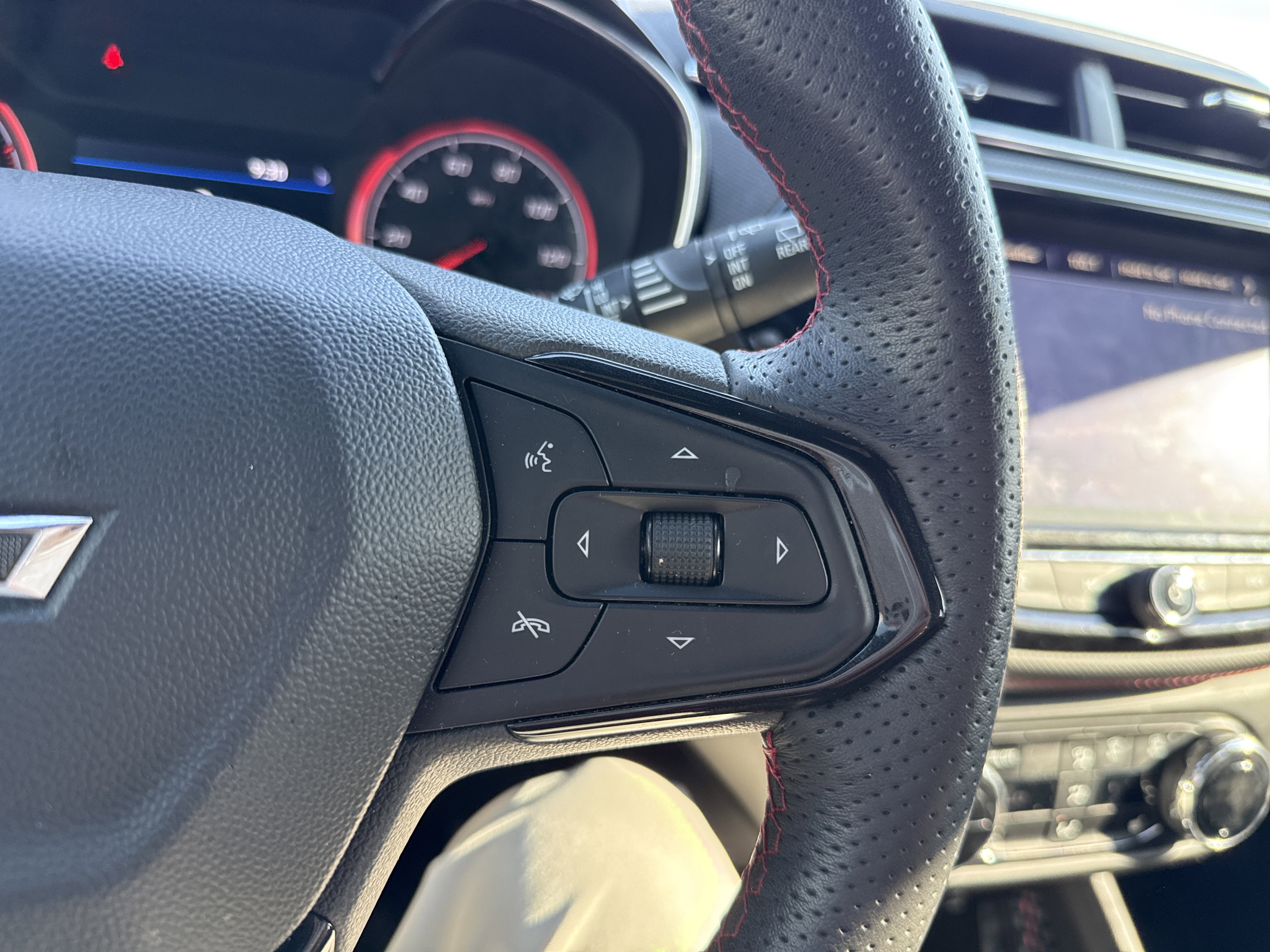 Used 2022 Chevrolet TrailBlazer RS w/ Sun and Liftgate Package image 17