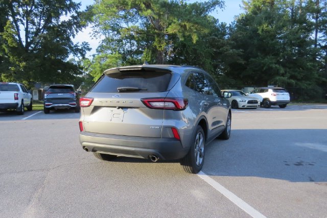 Used 2025 Ford Escape ST-Line AWD/4WD image 2
