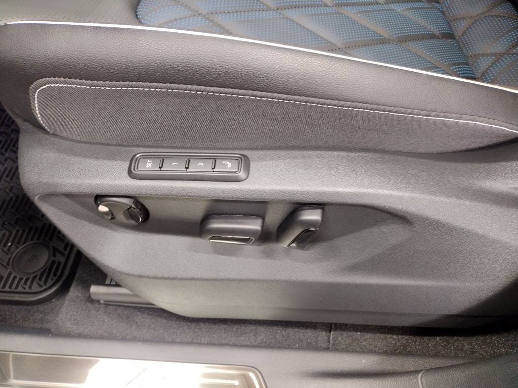 New 2026 Volkswagen Atlas Cross Sport SEL Premium R-Line image 23