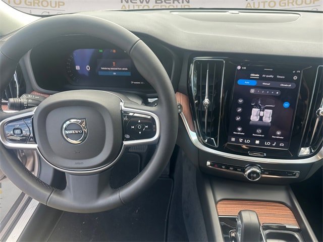 New 2026 Volvo V60 B5 Cross Country Plus w/ Protection Package Premier AWD/4WD image 10