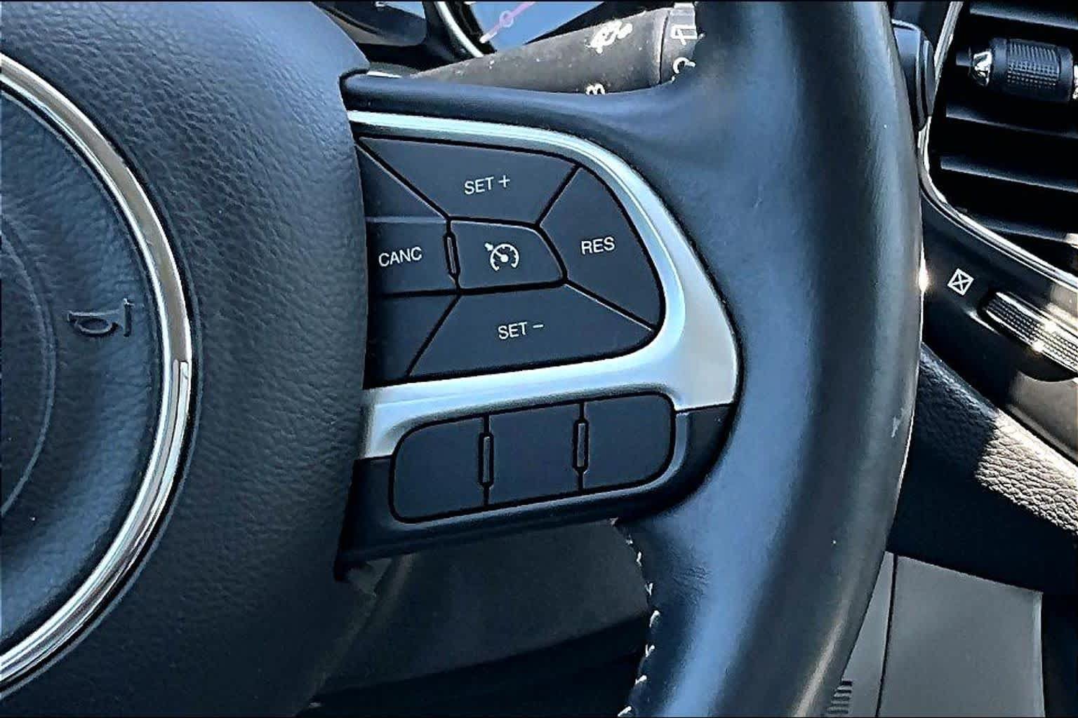 Used 2018 Jeep Compass Latitude AWD/4WD image 24