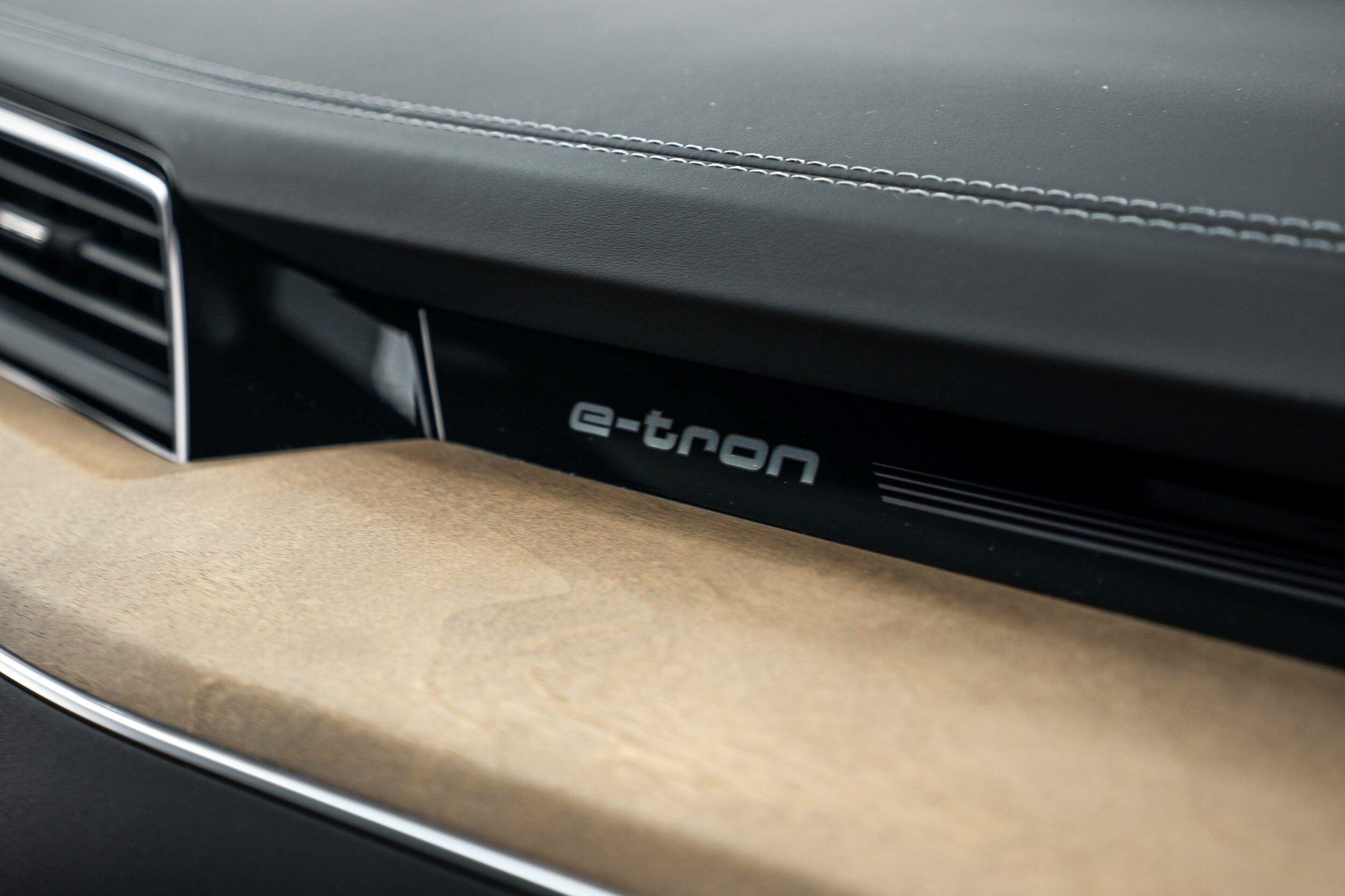 Certified 2024 Audi Q8 e-tron Prestige AWD/4WD image 13