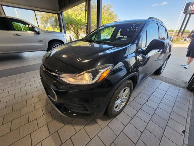 Used 2020 Chevrolet Trax LT w/ LT Convenience Package FWD image 3