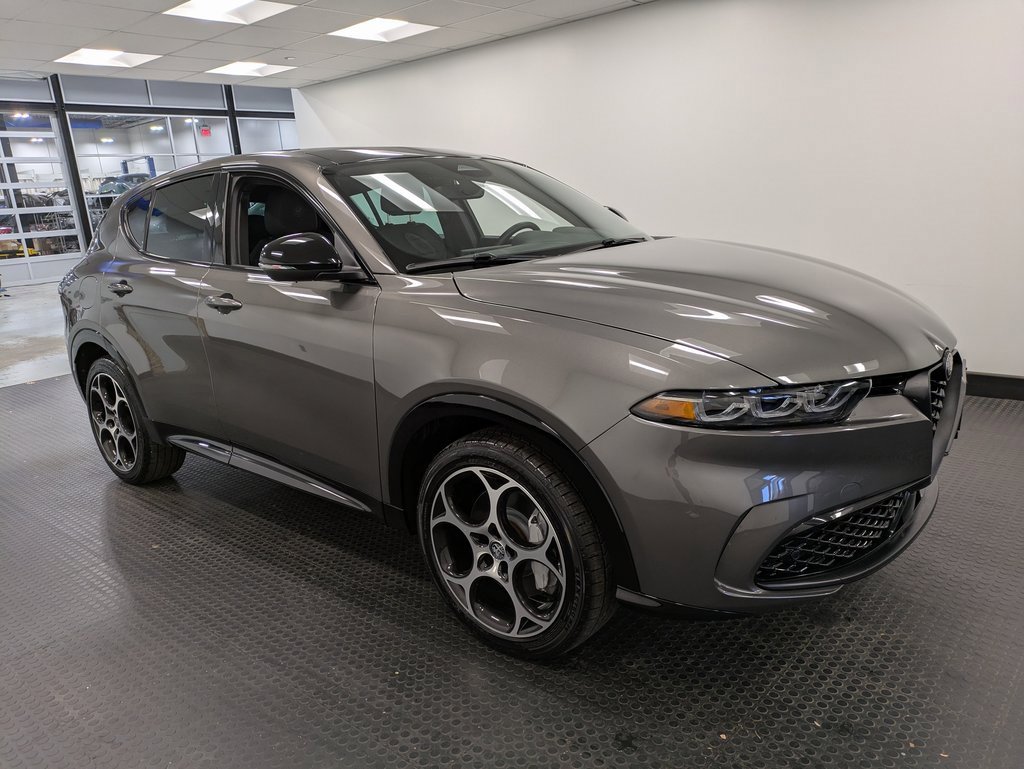 Used 2025 Alfa Romeo Tonale w/ Premium Package image 3