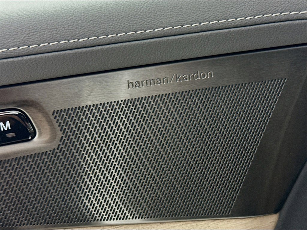 New 2025 Volvo XC90 B6 Plus w/ Protection Package Premier image 19