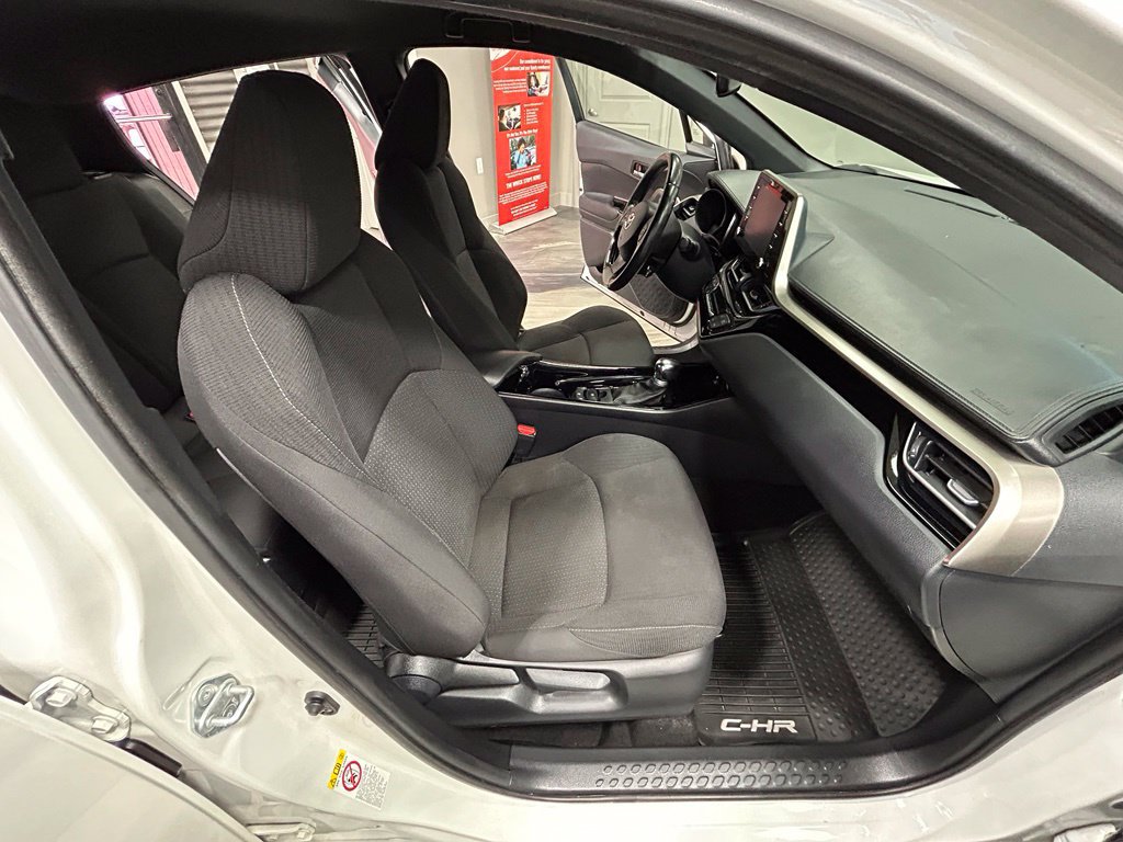 Used 2019 Toyota C-HR XLE FWD image 38