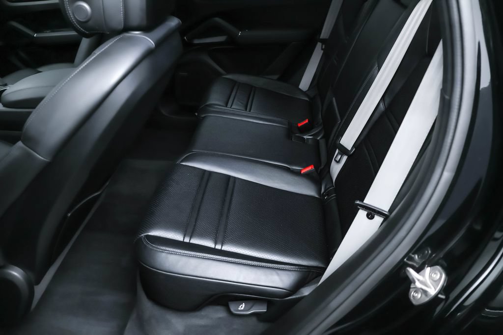 Used 2022 Porsche Cayenne Platinum Edition AWD/4WD image 25