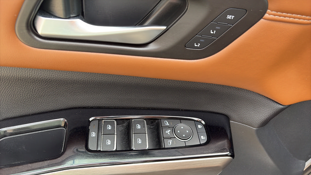 Certified 2025 Nissan Pathfinder Platinum AWD/4WD image 15
