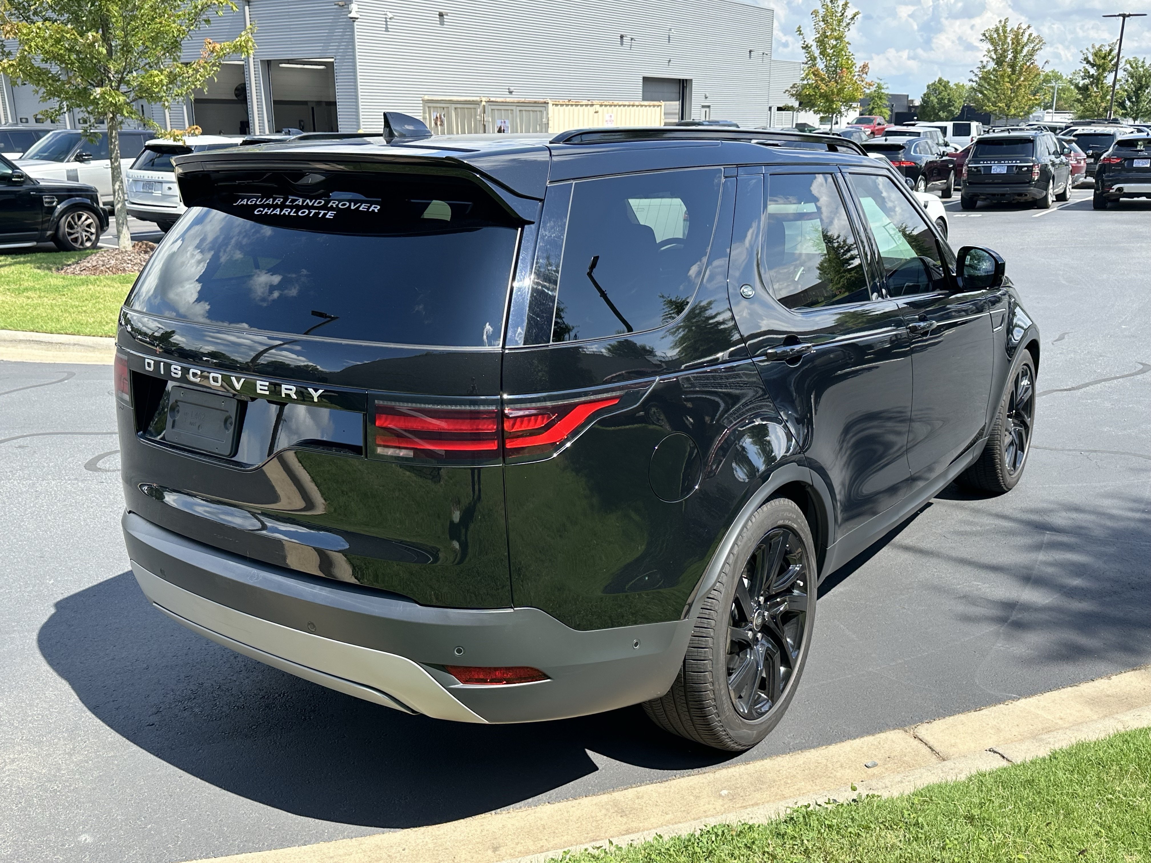 Used 2025 Land Rover Discovery S AWD/4WD image 7