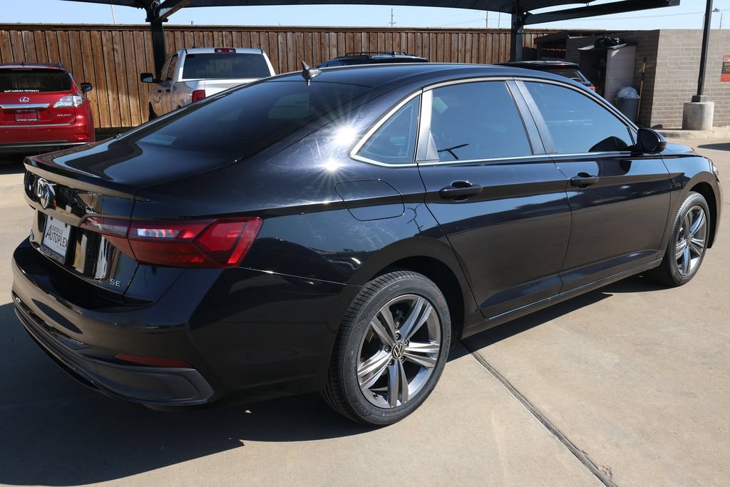 Used 2024 Volkswagen Jetta SE FWD image 5