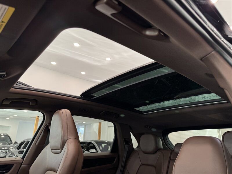 Used 2023 Porsche Cayenne image 42