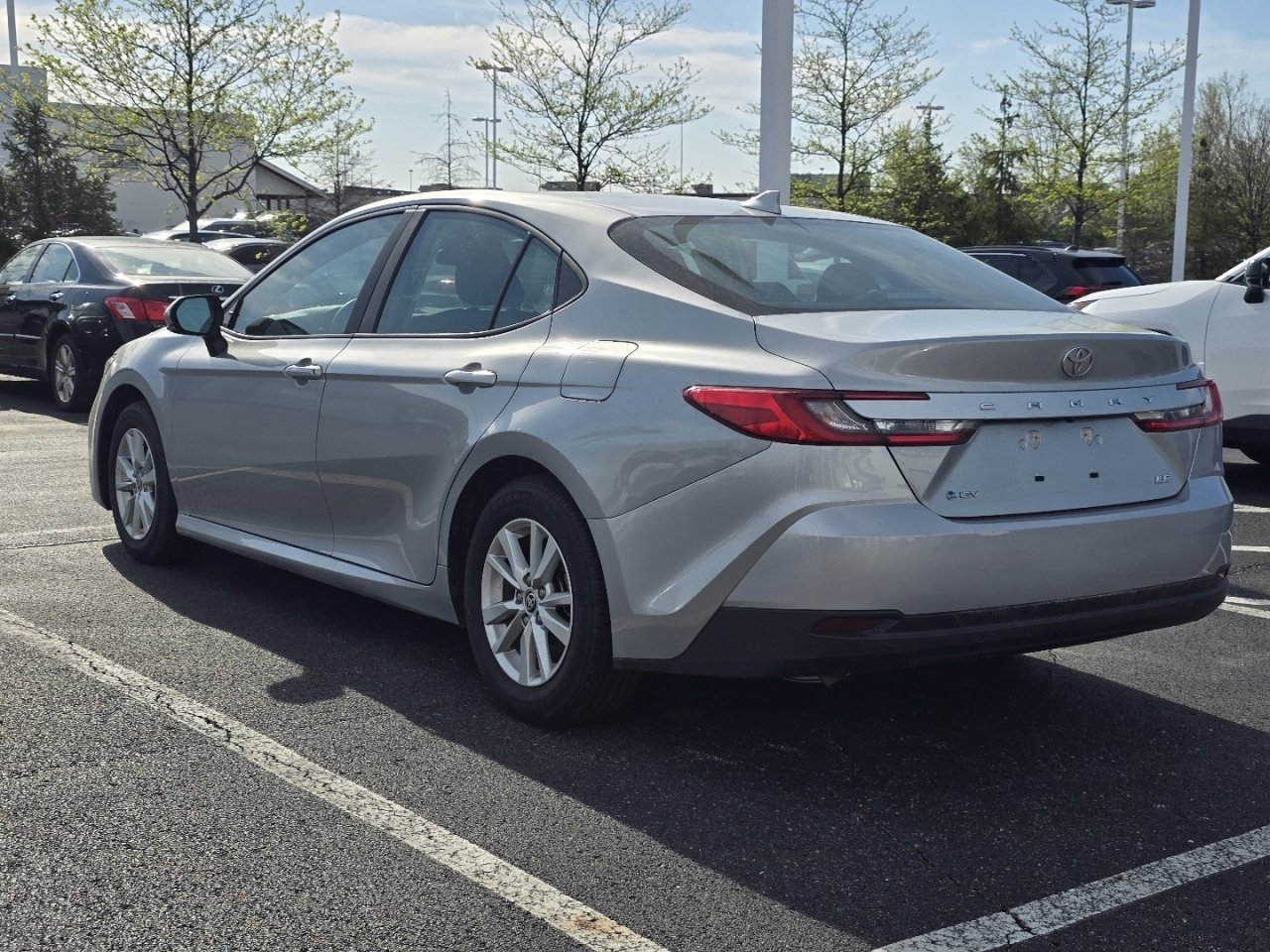 Used 2025 Toyota Camry LE image 5