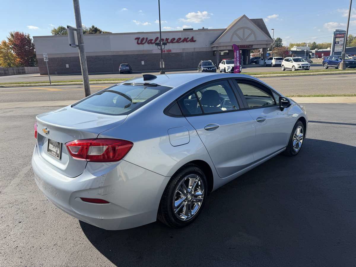 Used 2017 Chevrolet Cruze LS FWD image 5