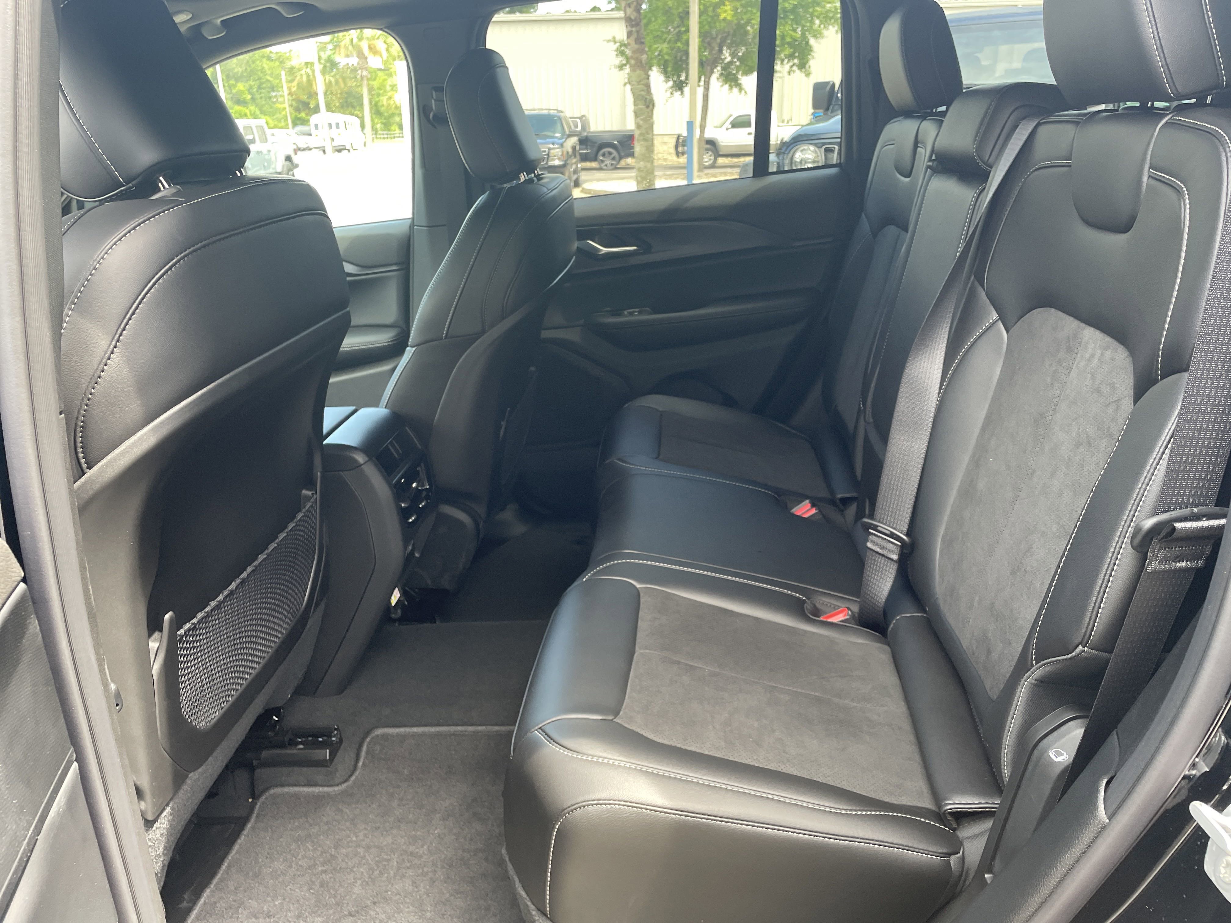 New 2025 Jeep Grand Cherokee Altitude image 36