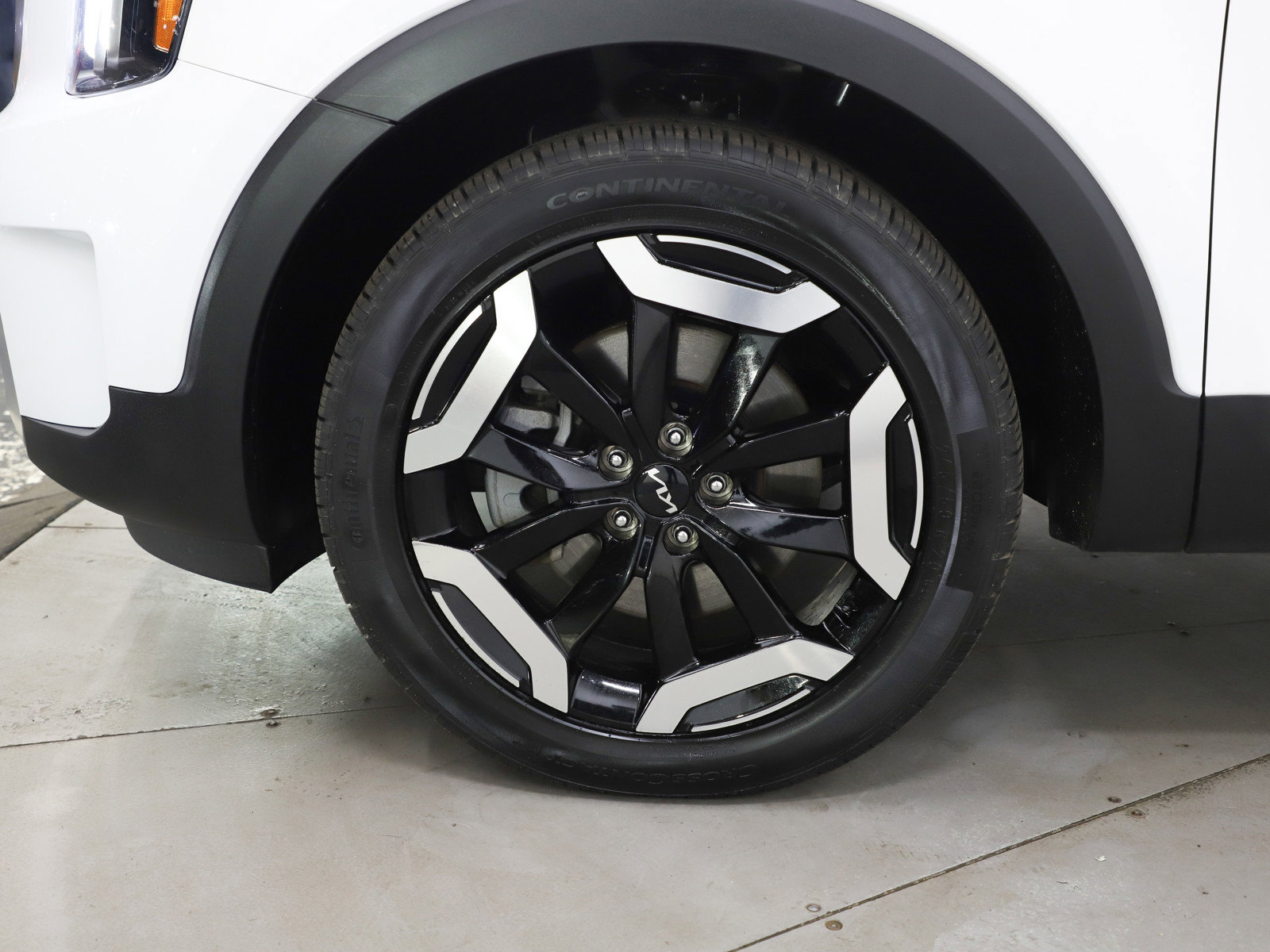 Used 2023 Kia Telluride EX w/ EX Captain's Chair Package image 28