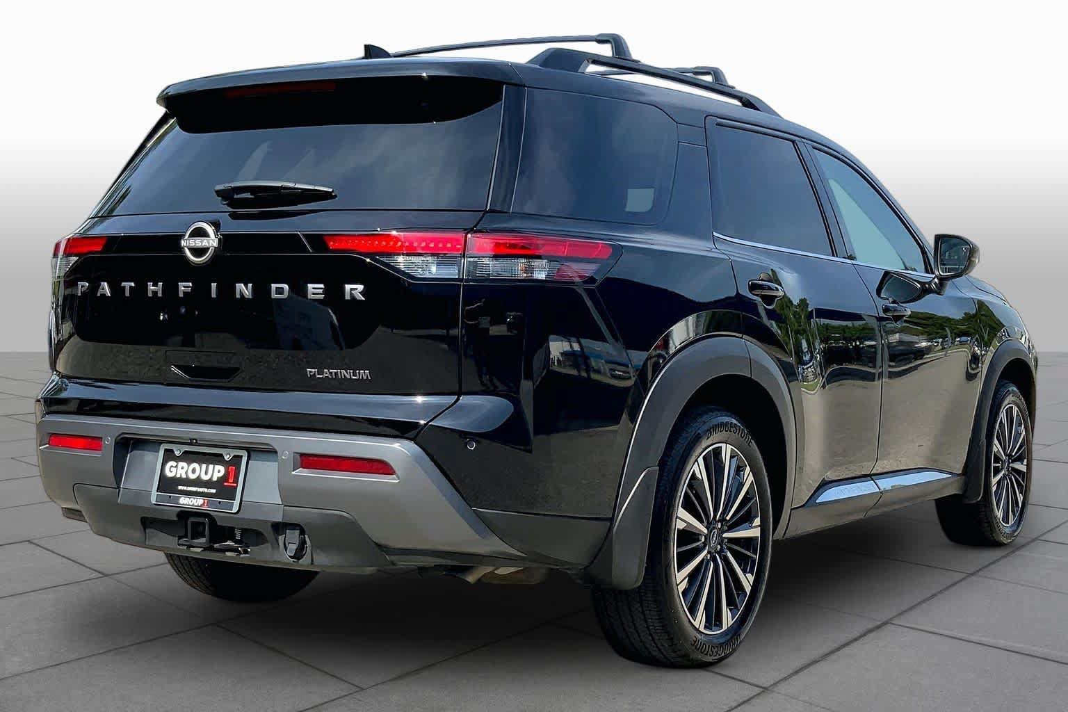 Used 2026 Nissan Pathfinder Platinum FWD image 12