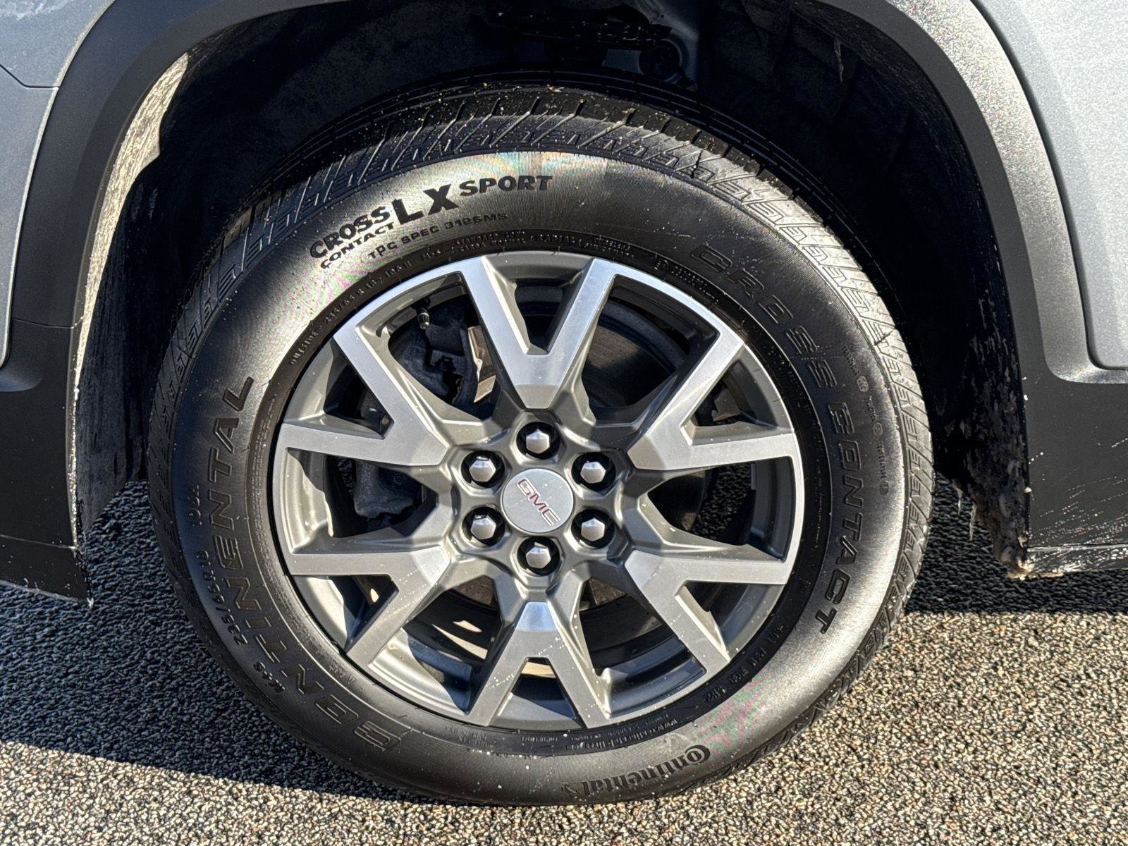 Used 2023 GMC Acadia SLE w/ Driver Convenience Package image 9