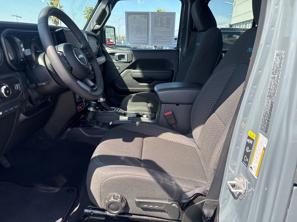Certified 2025 Jeep Wrangler Unlimited Rubicon 4xe image 13